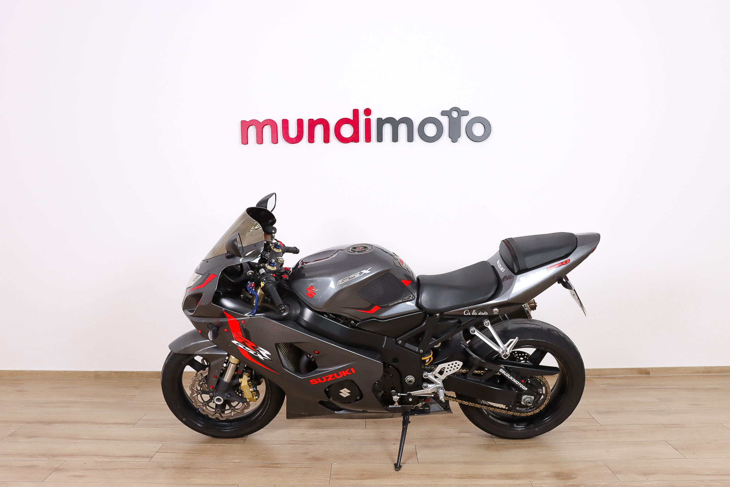 SUZUKI GSX R750SUZUKI8 SUZUKI GSX R750SUZUKI8