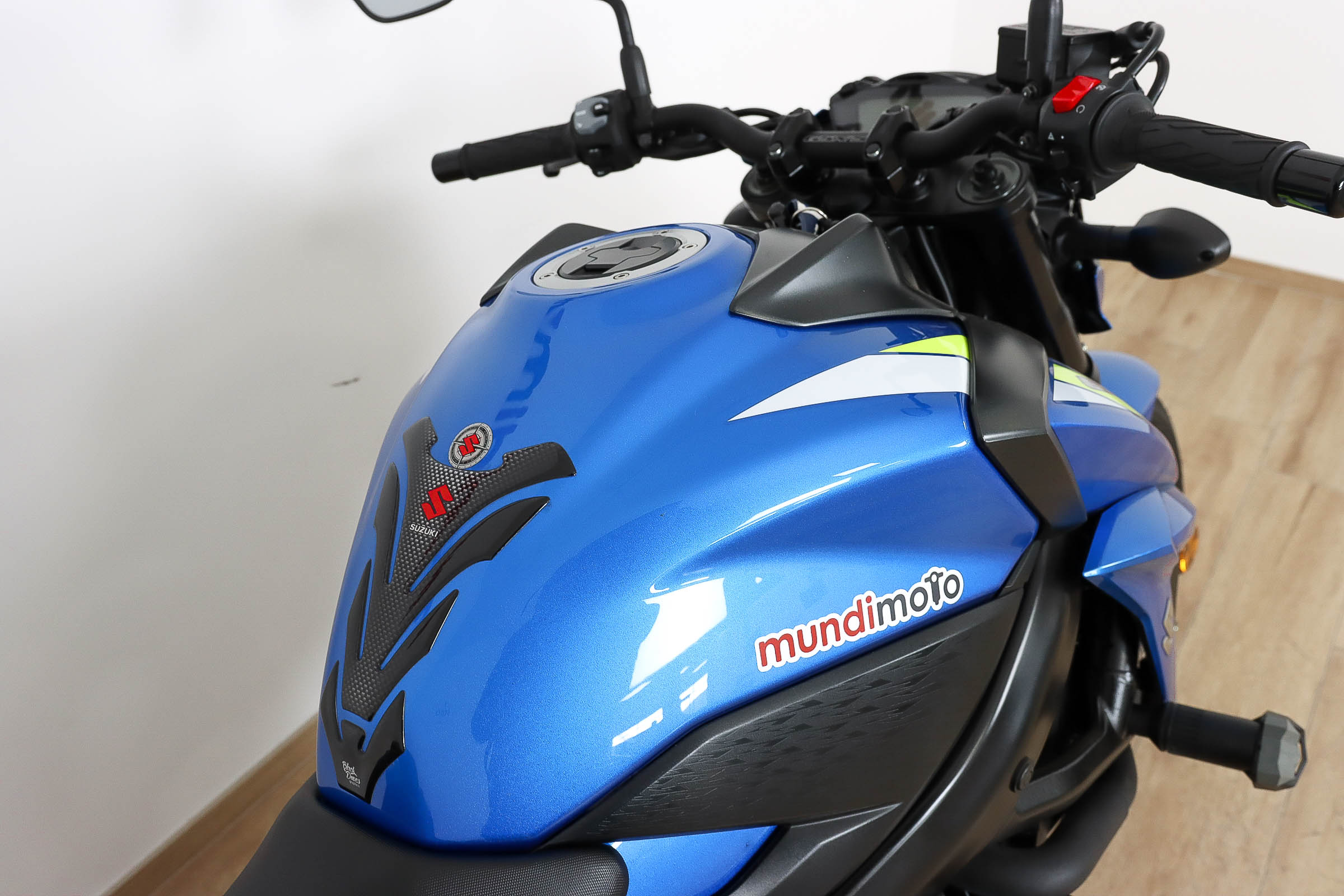 SUZUKI GSX-S 750SUZUKI4 SUZUKI GSX-S 750SUZUKI4