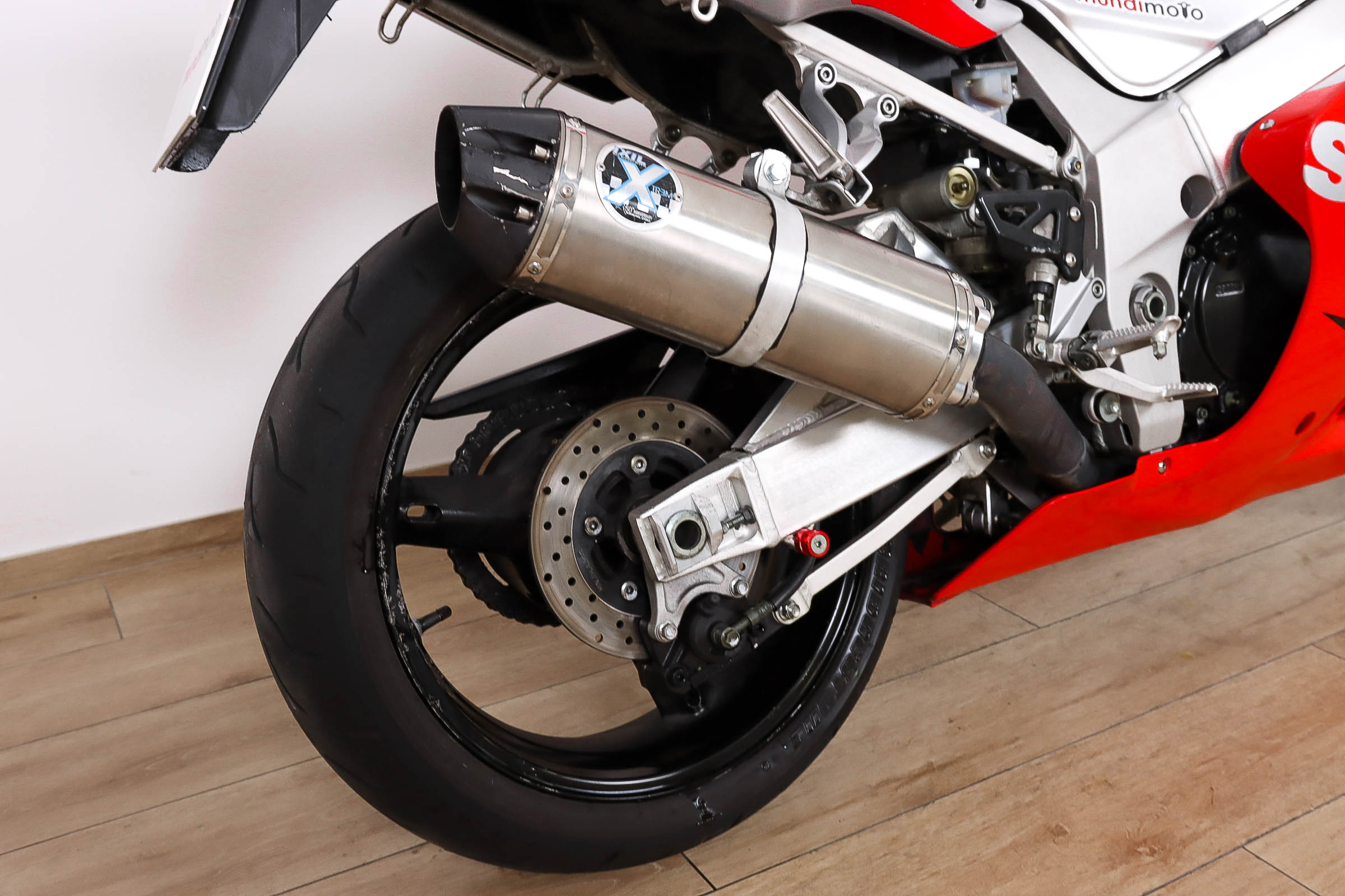 SUZUKI GSX R750SUZUKI4 SUZUKI GSX R750SUZUKI4