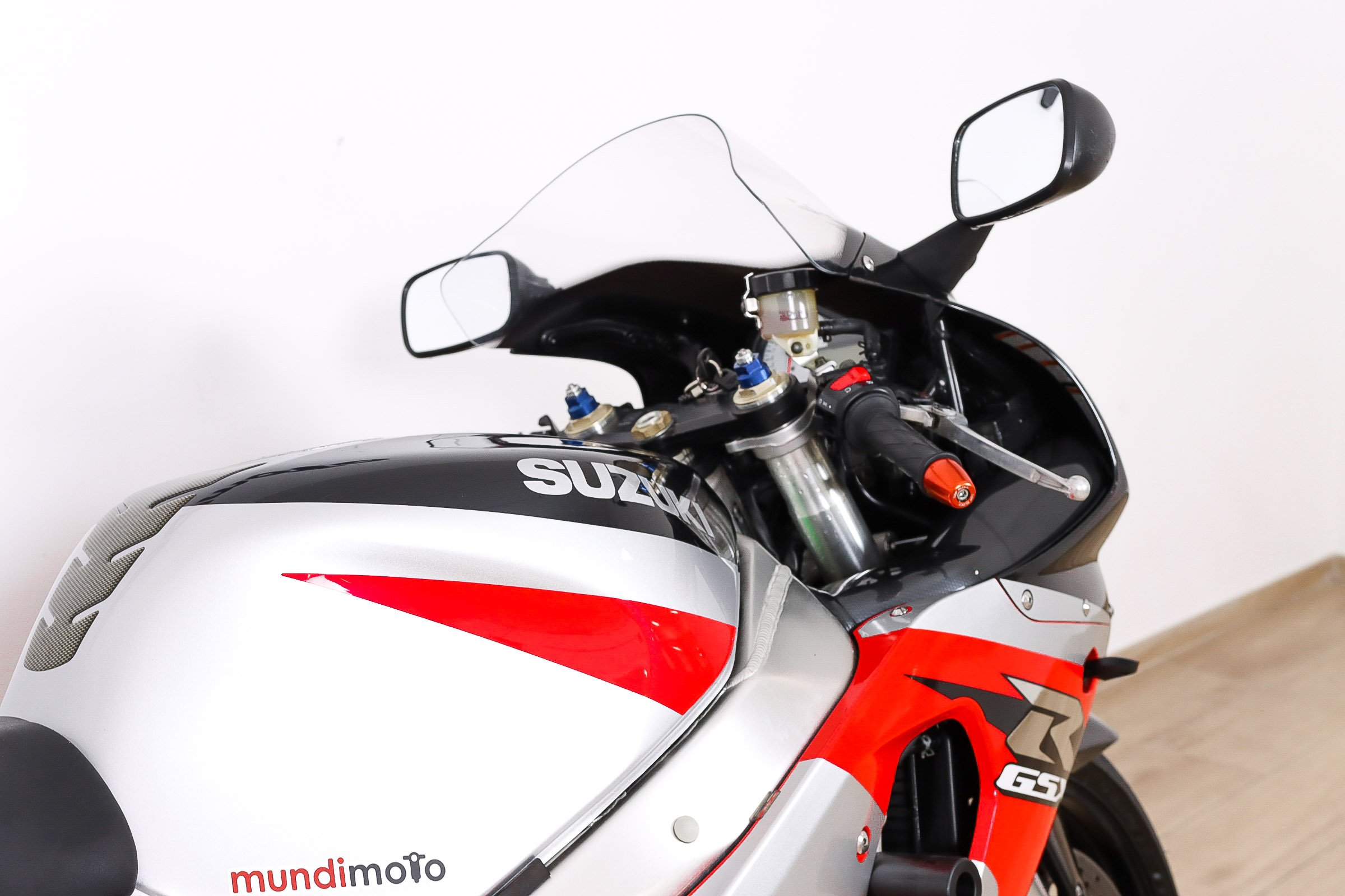 SUZUKI GSX R750SUZUKI6 SUZUKI GSX R750SUZUKI6
