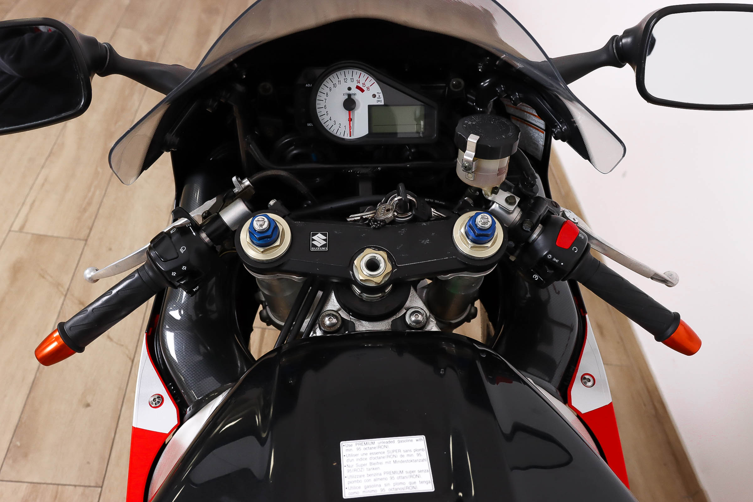 SUZUKI GSX R750SUZUKI11 SUZUKI GSX R750SUZUKI11