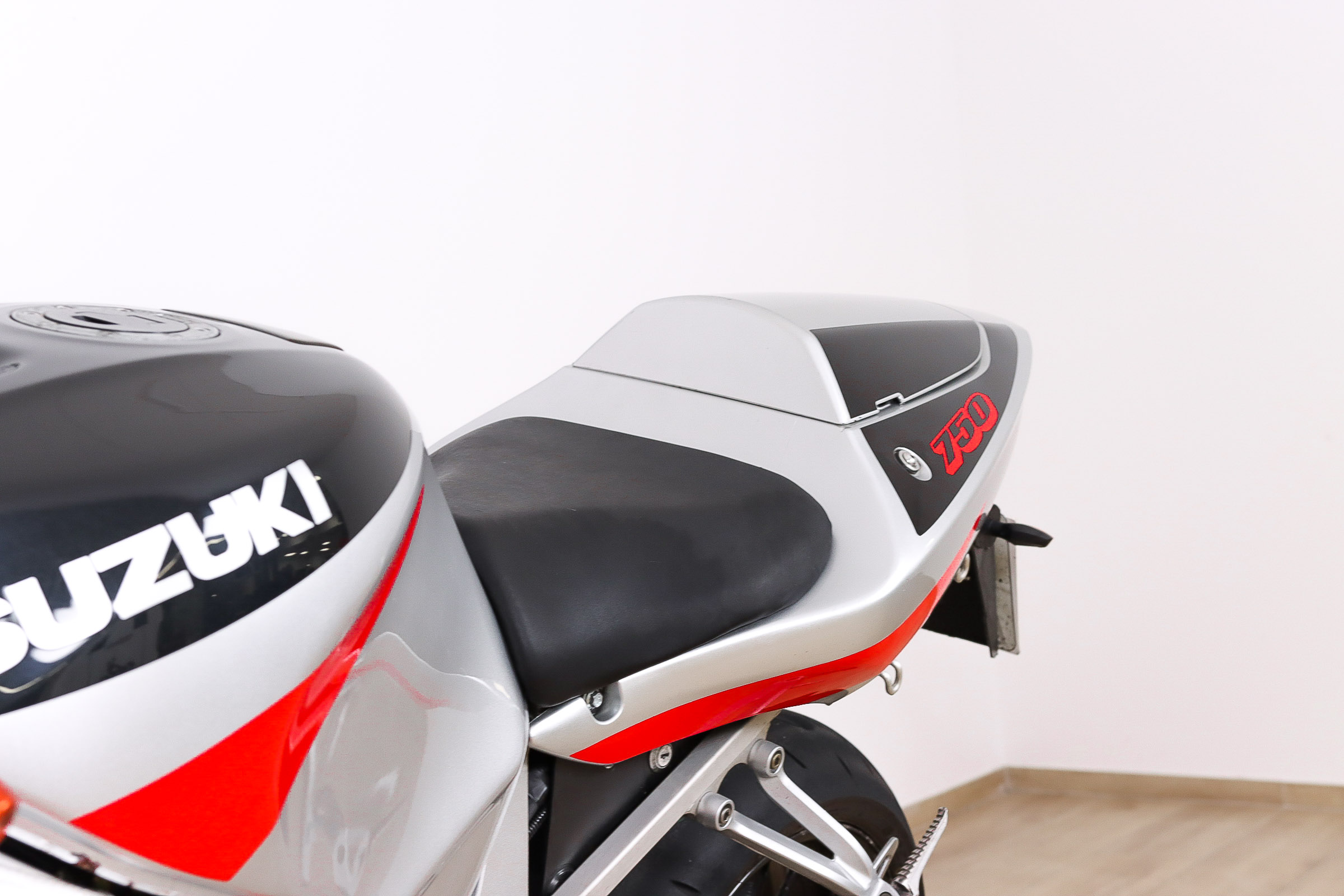 SUZUKI GSX R750SUZUKI13 SUZUKI GSX R750SUZUKI13