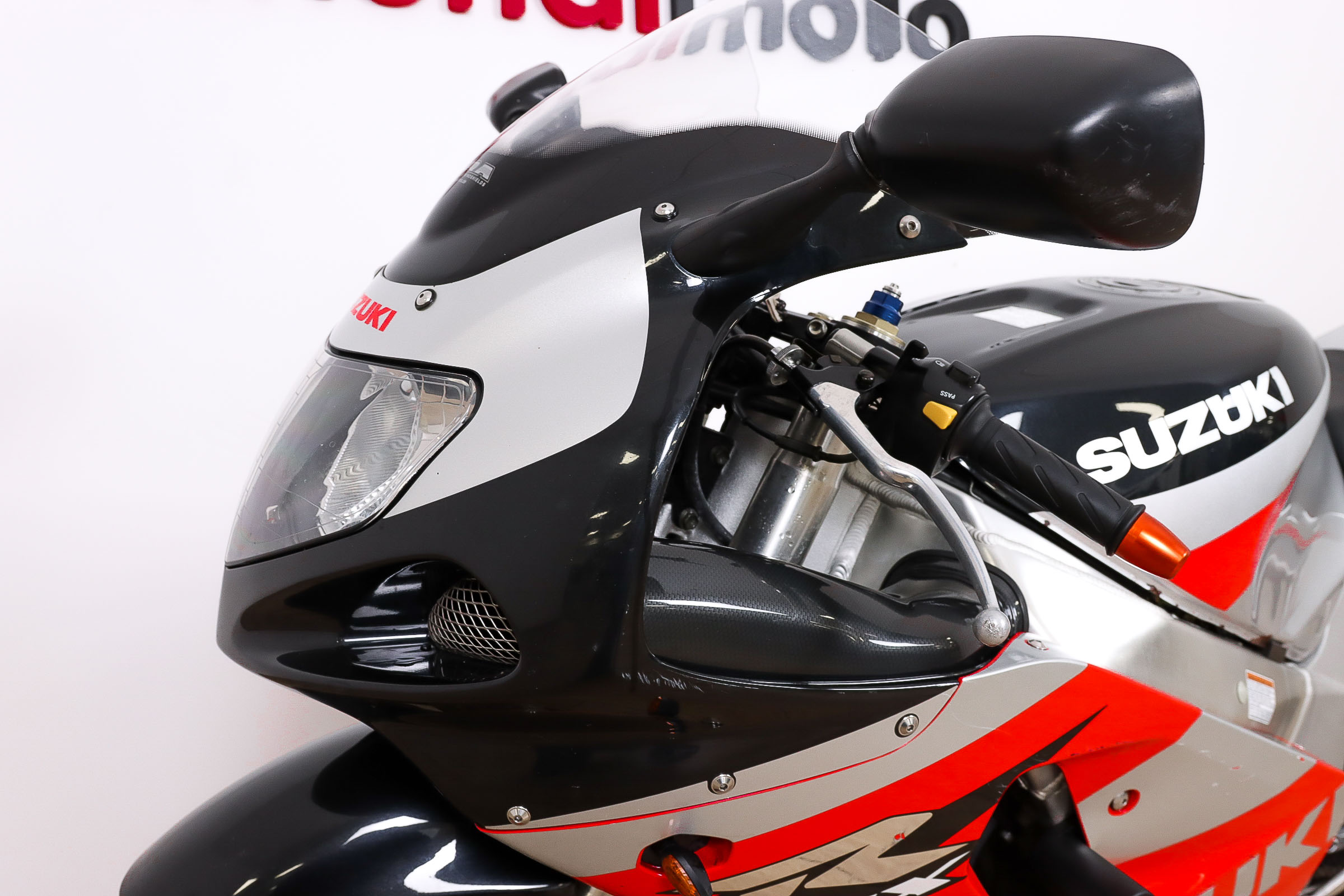 SUZUKI GSX R750SUZUKI14 SUZUKI GSX R750SUZUKI14