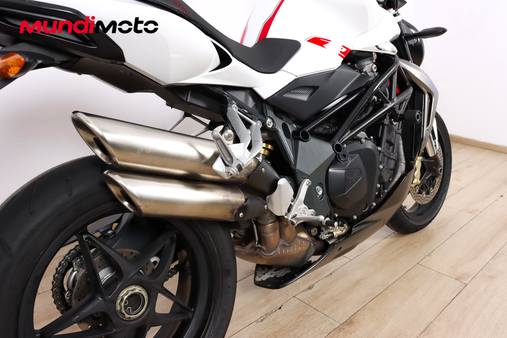 MV AGUSTA BRUTALE 1090MV AGUSTA4 MV AGUSTA BRUTALE 1090MV AGUSTA4