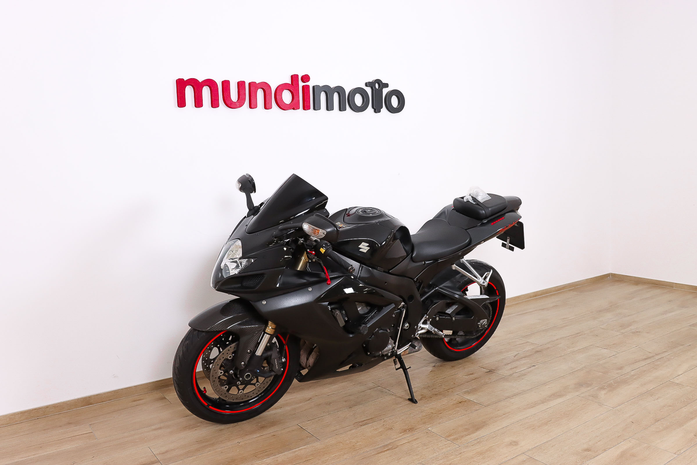 SUZUKI GSX R600SUZUKI9 SUZUKI GSX R600SUZUKI9