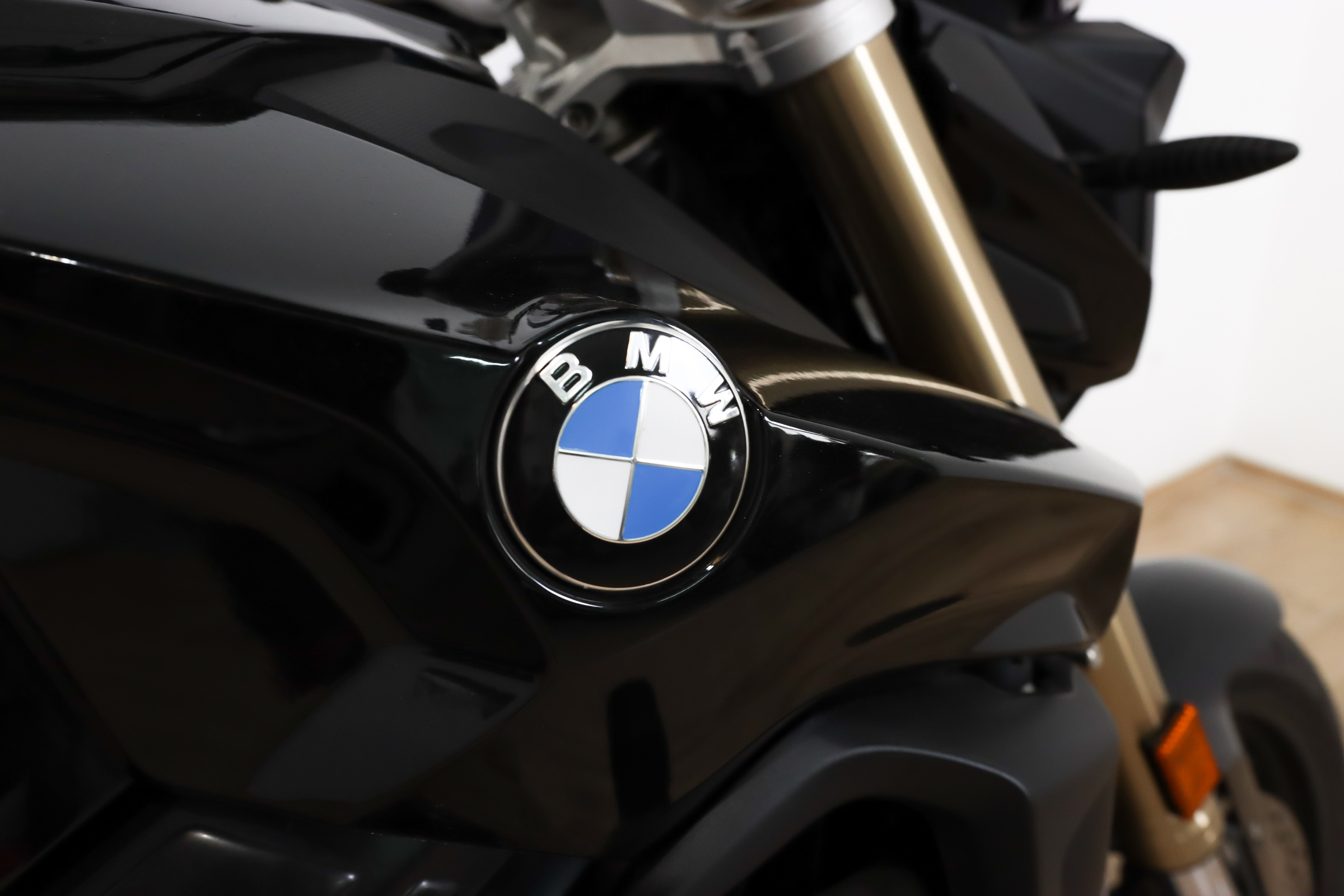 BMW F800 R promoBMW6 BMW F800 R promoBMW6