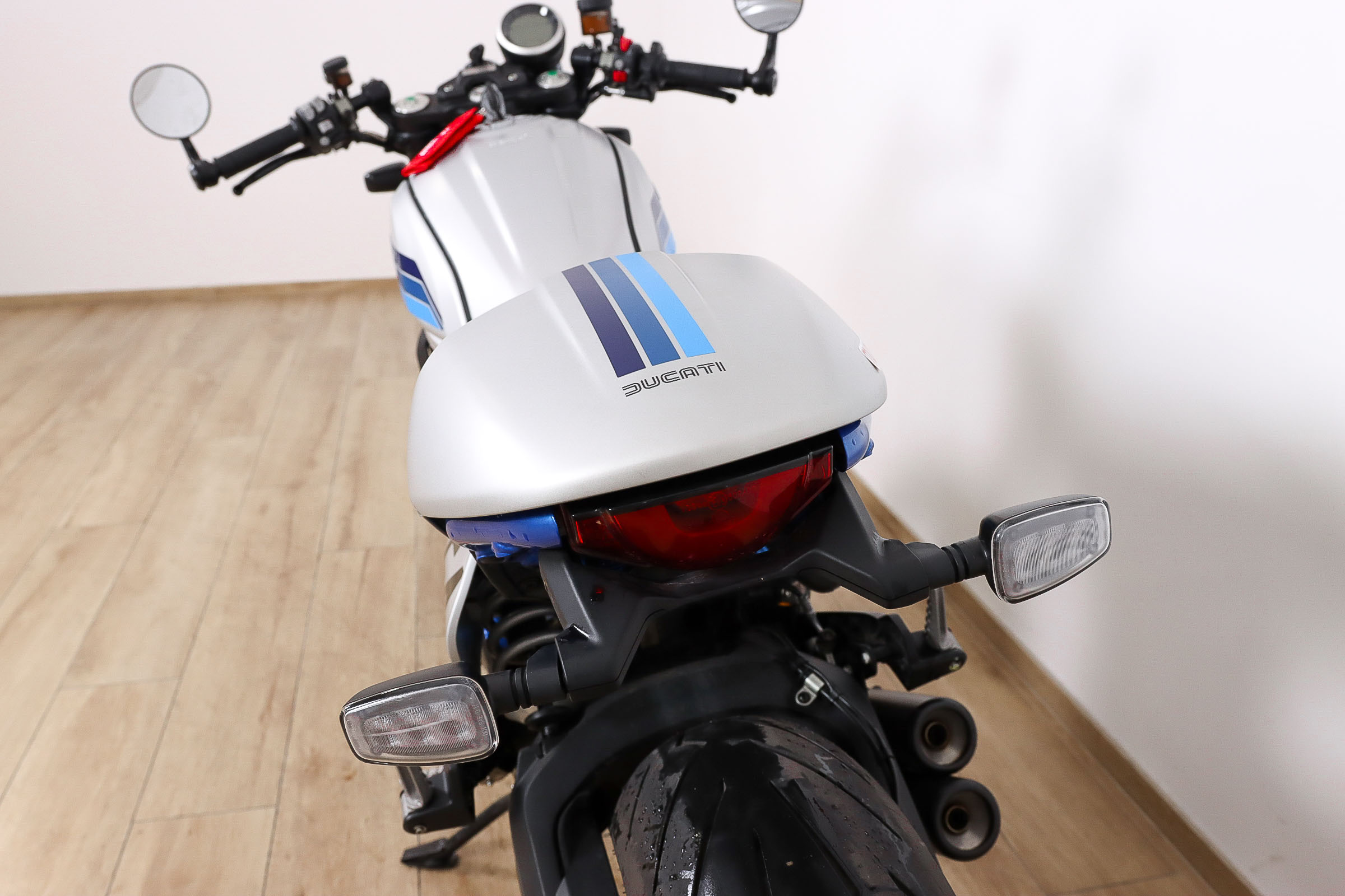 DUCATI Scrambler Café RacerDUCATI10 DUCATI Scrambler Café RacerDUCATI10