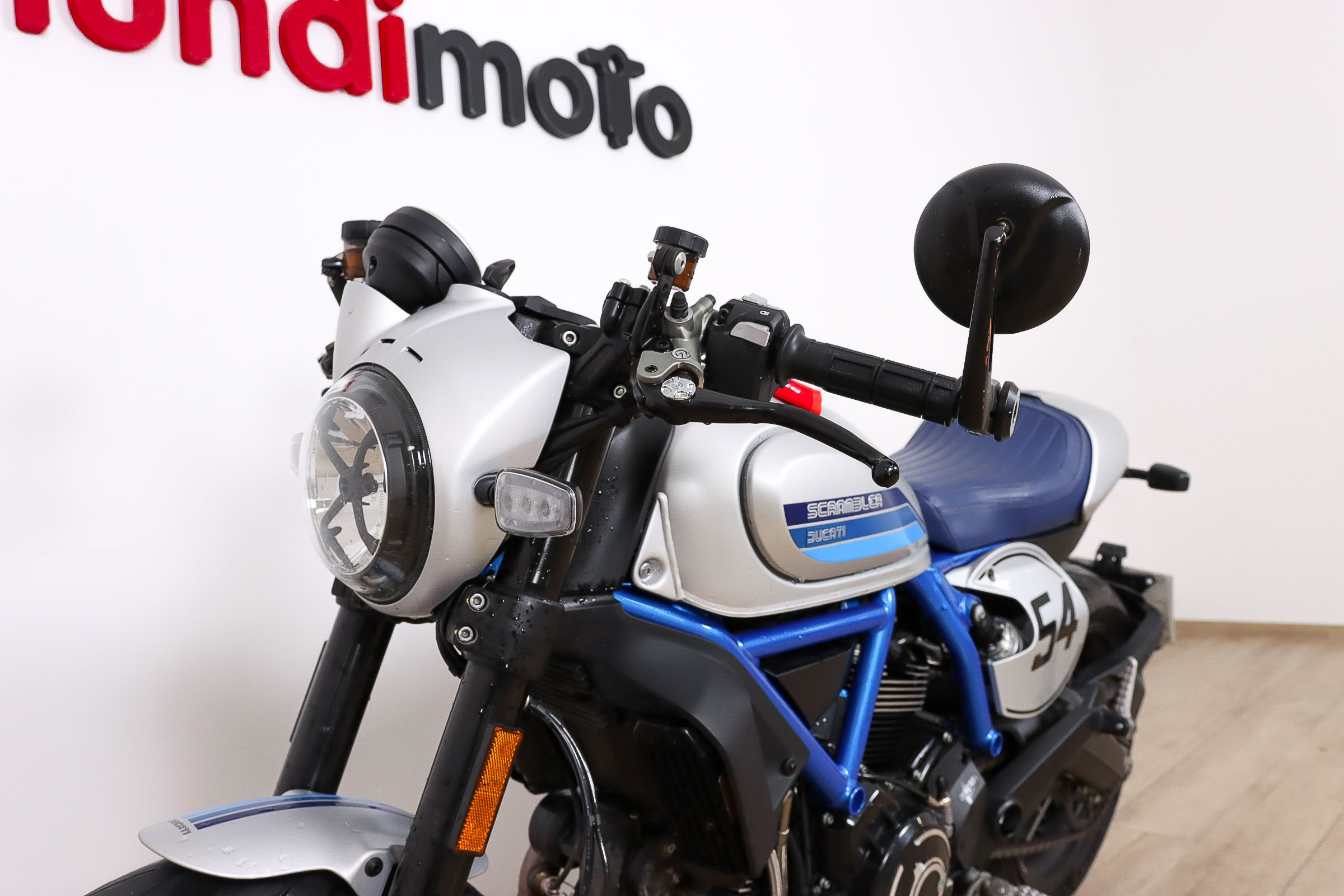 DUCATI Scrambler Café RacerDUCATI12 DUCATI Scrambler Café RacerDUCATI12