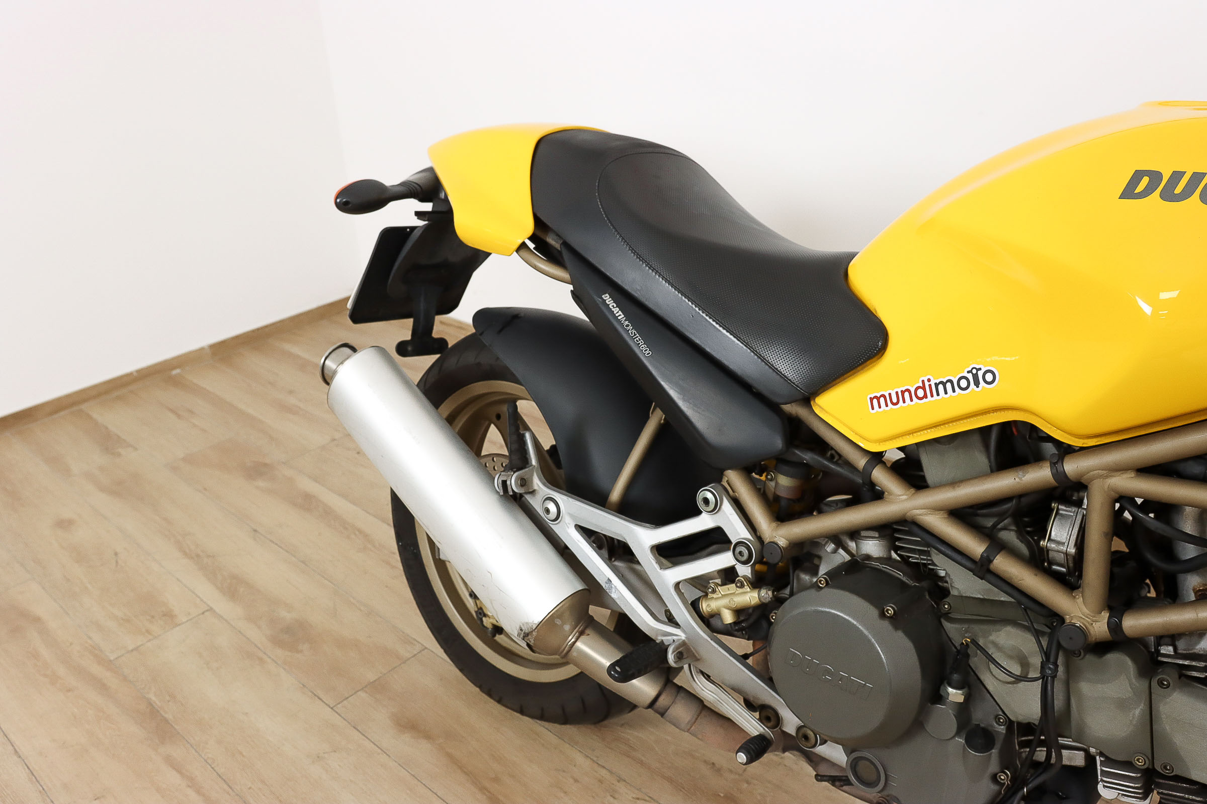 DUCATI MONSTER 600DUCATI5 DUCATI MONSTER 600DUCATI5