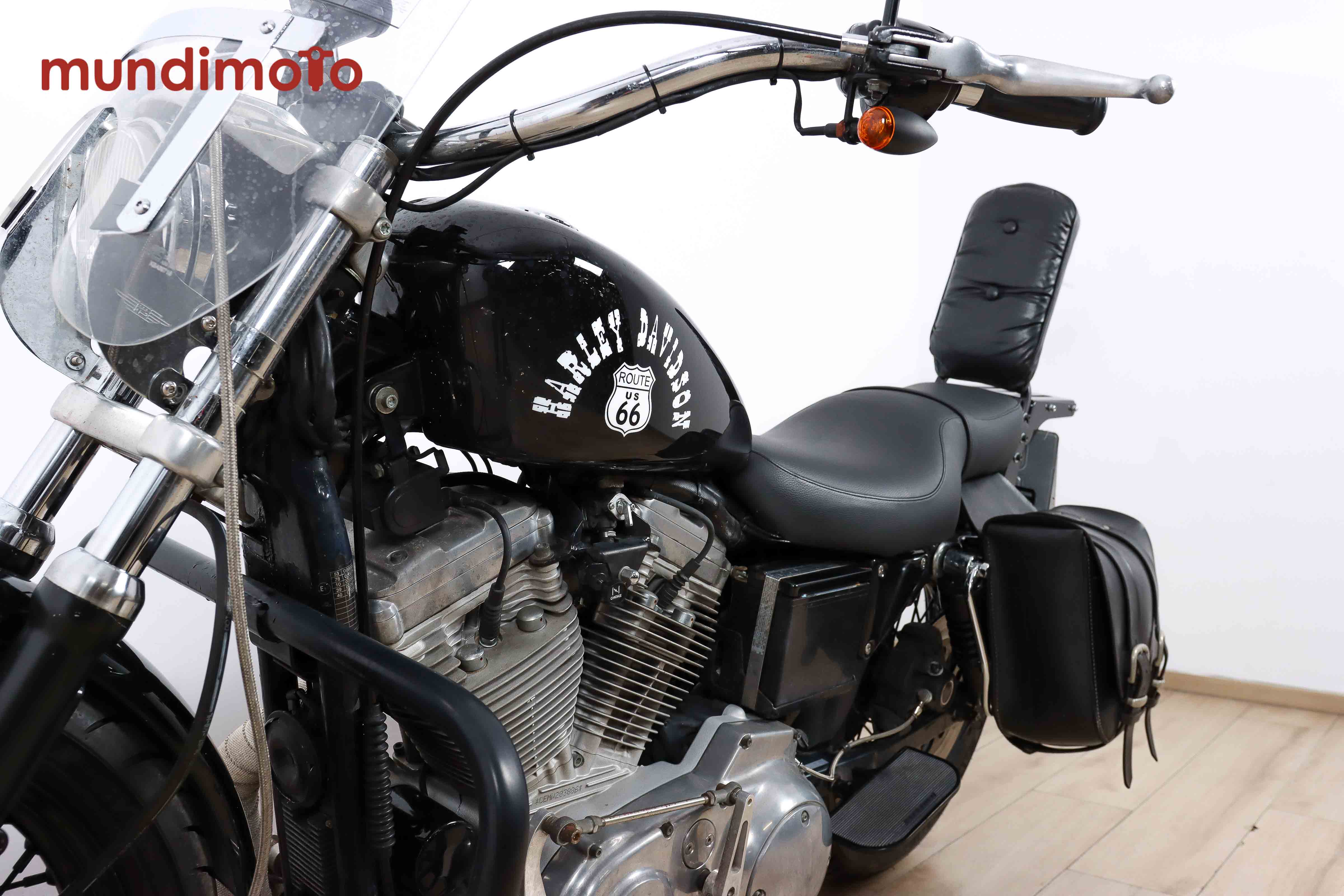 HARLEY DAVIDSON Sportster 883 HuggerHARLEY DAVIDSON8 HARLEY DAVIDSON Sportster 883 HuggerHARLEY DAVIDSON8