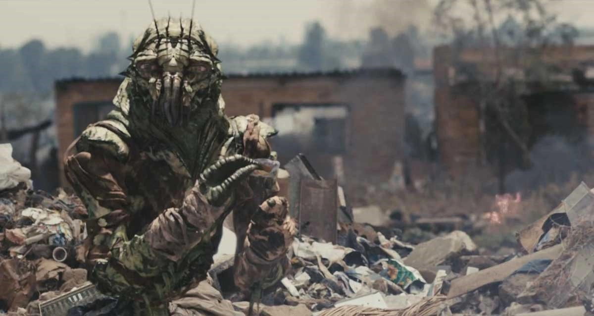District 9 (2009) Review: Becoming the Monster