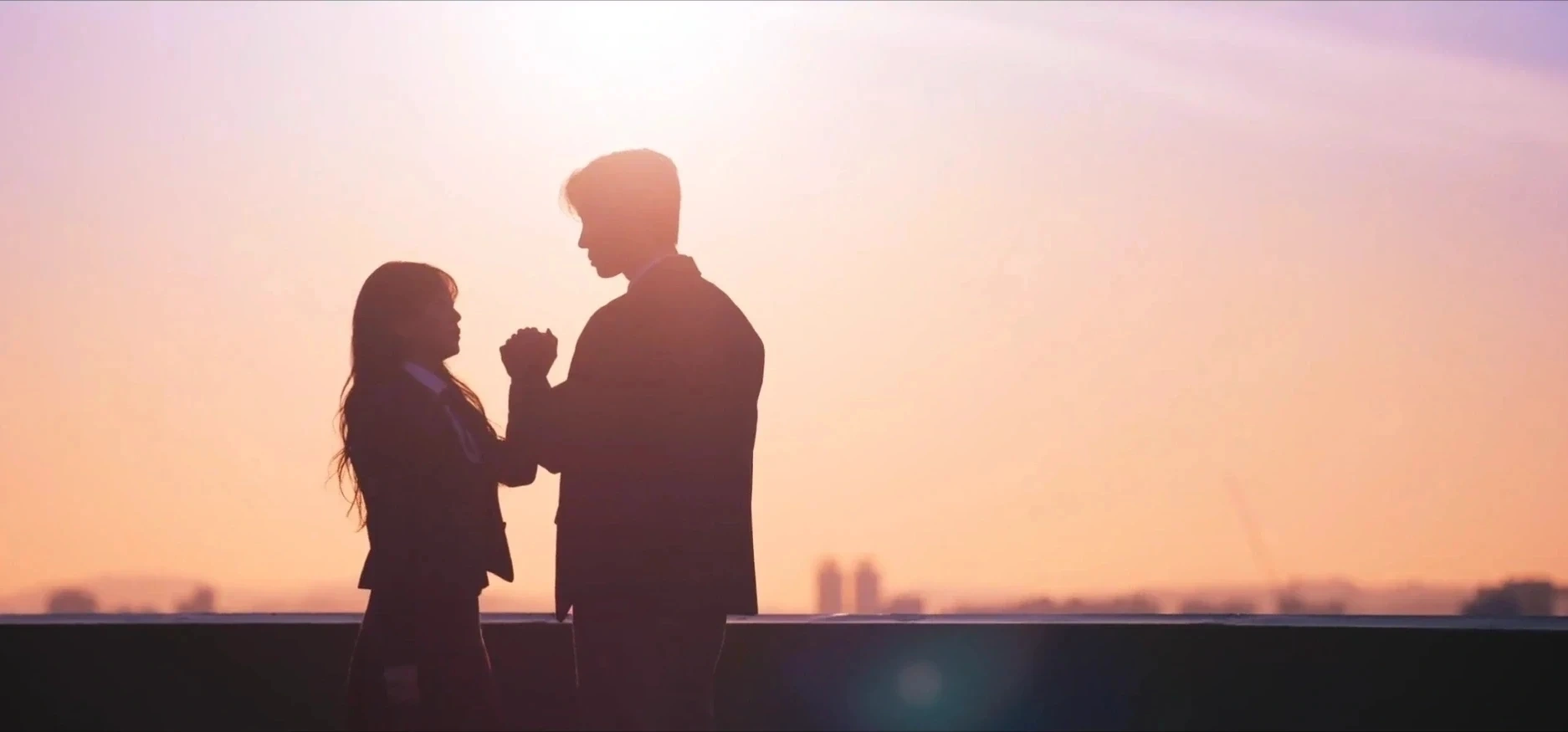 Episode 3: Bae Gyeon-u and Park Seong-ah Holding Hands