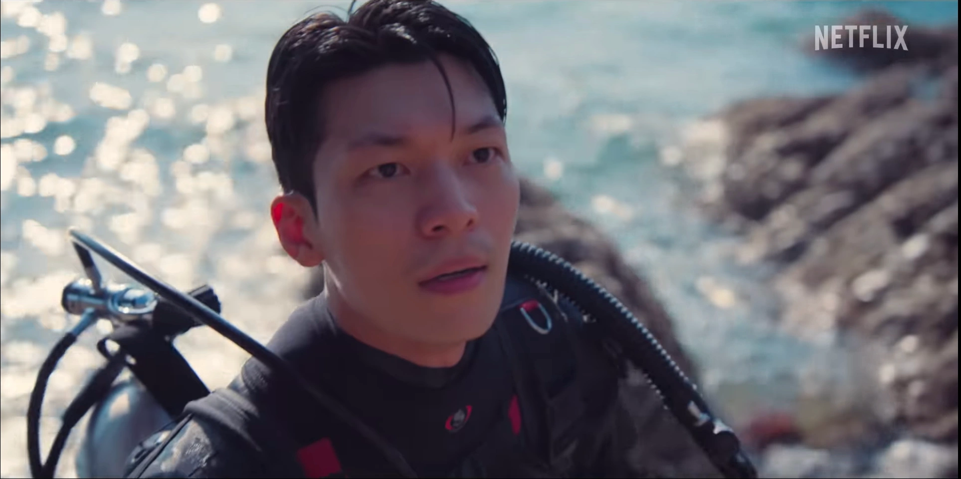Junho searching for the island