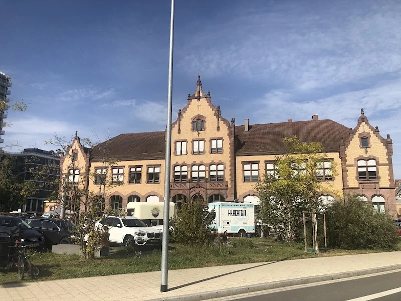 Zollhallenplatz