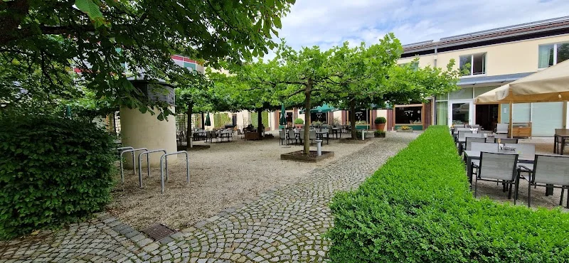 Biergarten im Innenhof des Klosters Roggenburg