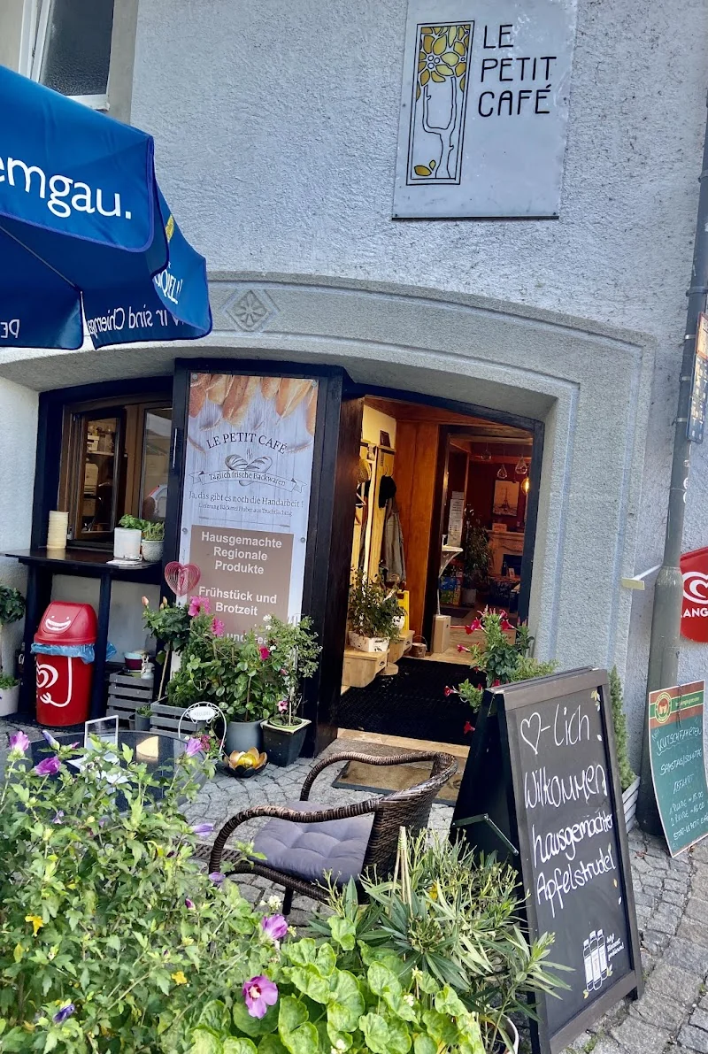 Event: Le Petit Café