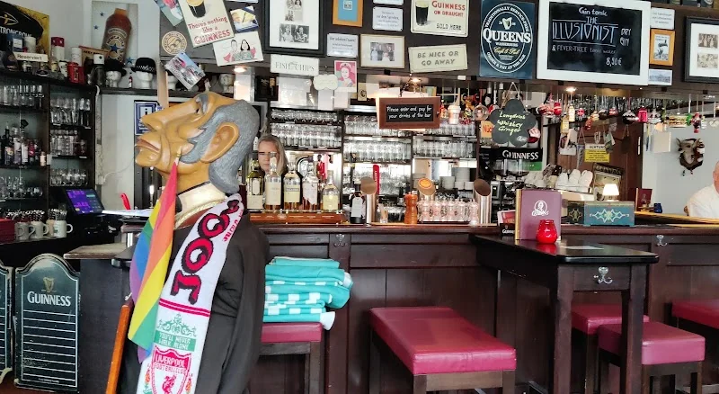 Queens Café and Pub