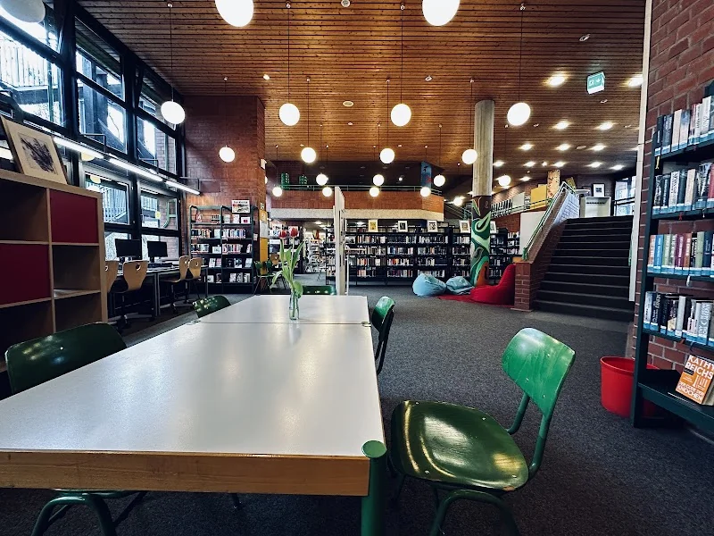 Stadtbibliothek MA Zweigstelle Rheinau