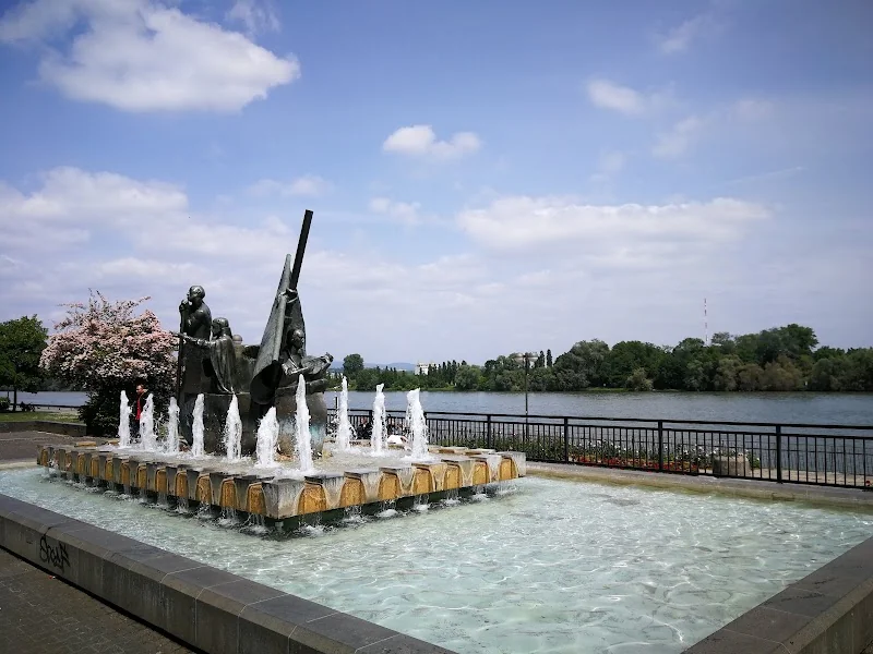 Adenauer-Ufer