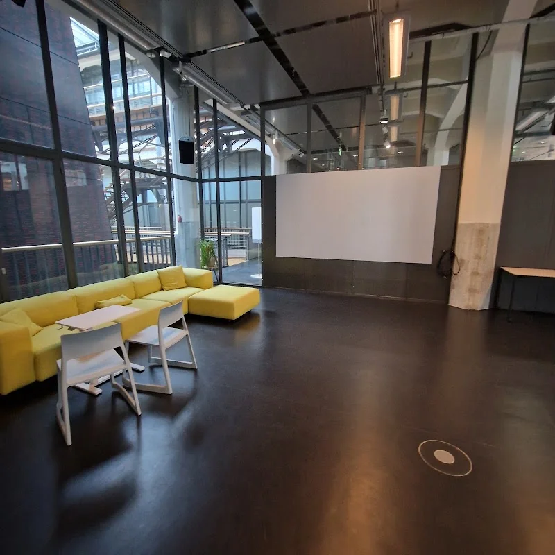 ZKM Karlsruhe Bibliothek & Medialounge
