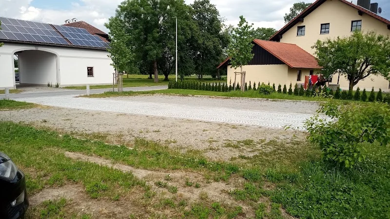 Parkplatz neben dem Friedhof