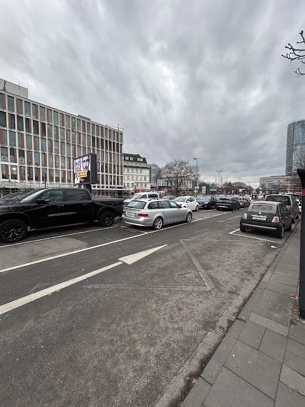 Kurzzeitparkplatz am Bahnhof Deutz/Messe