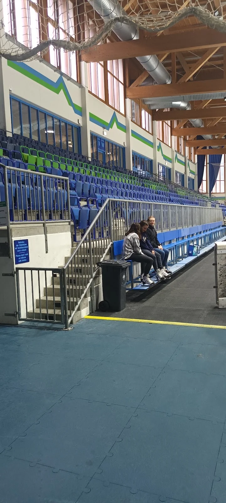 Event: Publikum Sitzplätze/Eissport Zentrum Garmisch