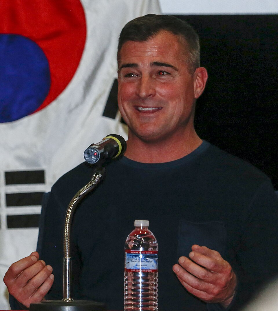 조지 이즈