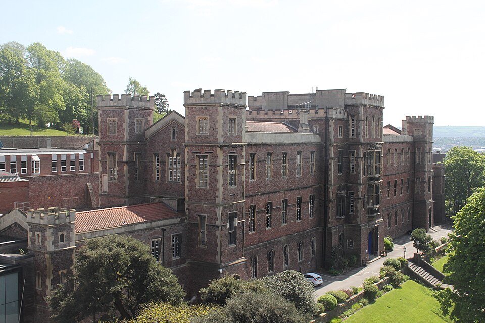 Queen Elizabeth's Hospital