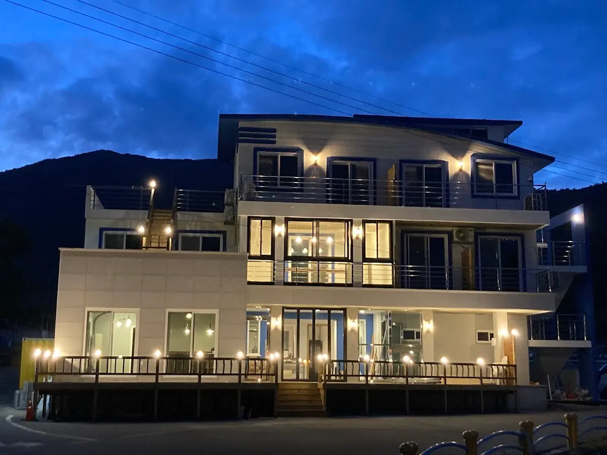 항도몽돌해변 경남 남해군 미조면 송정리 355-18