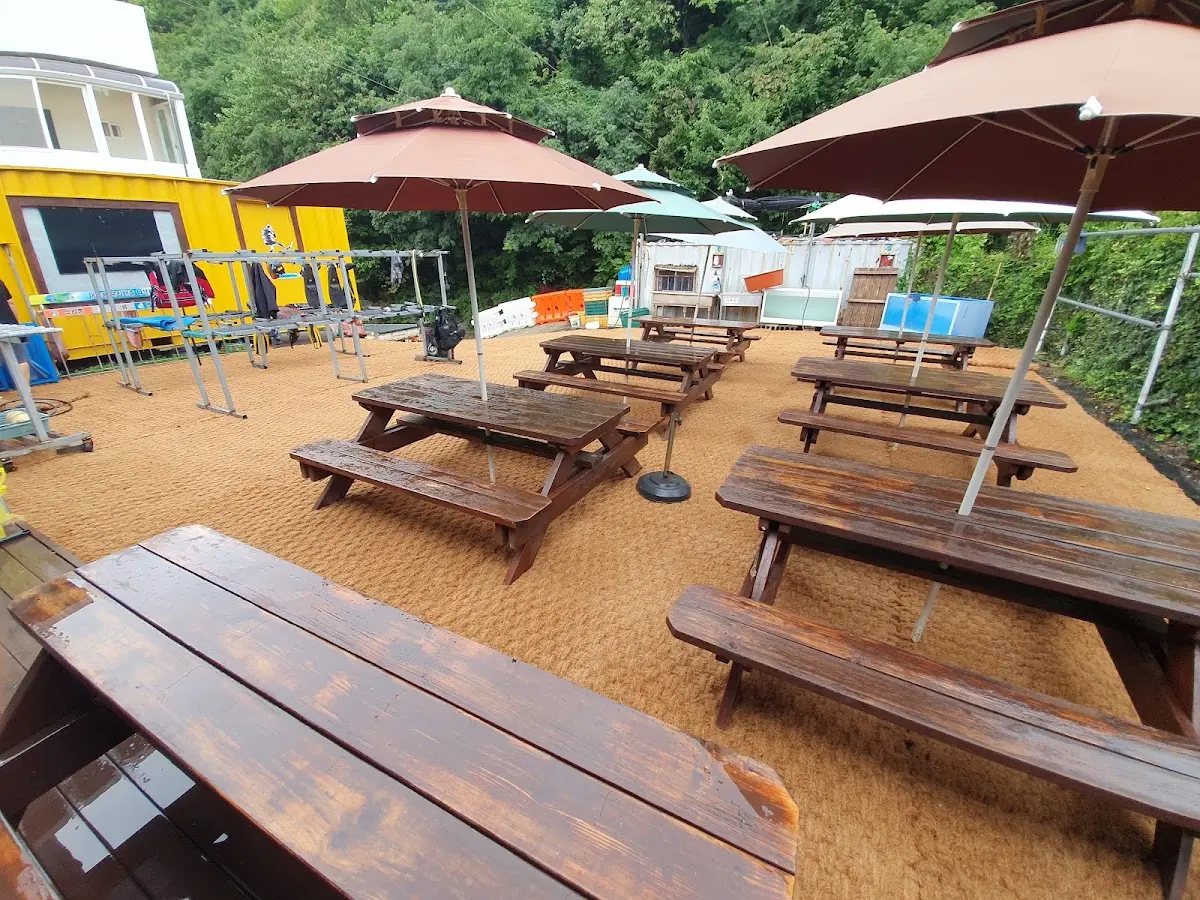 항도몽돌해변 경남 남해군 미조면 송정리 355-18