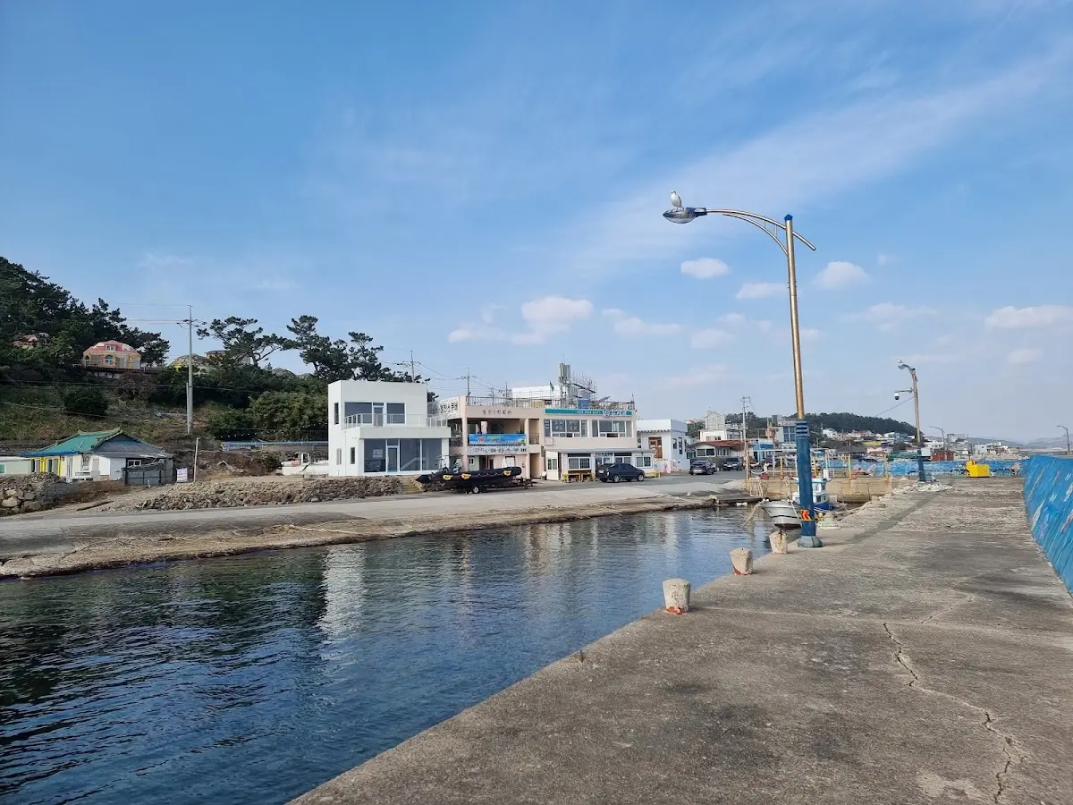 청진3리어민복지회관 경상북도 포항시 북구 청하면 해안로 1884-2