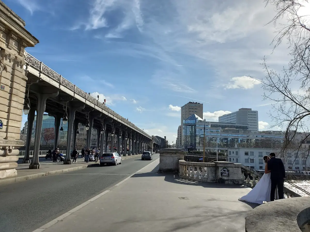 Pont de Bir-Hakeim Paris France