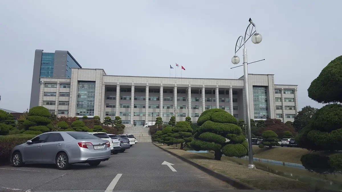 인하대학교 본관 인천광역시 미추홀구 인하로 100