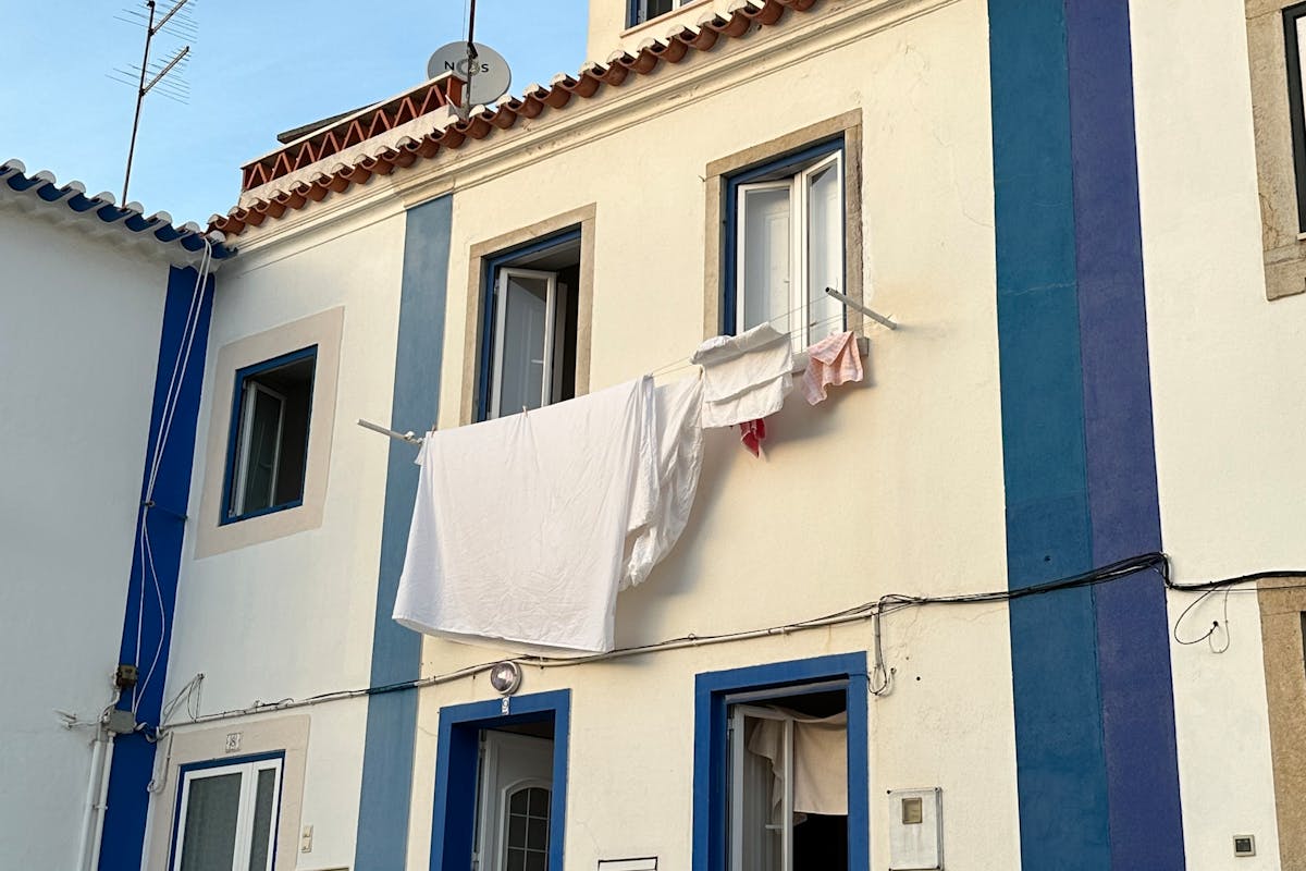 كيف ترتب غسيل الأسرة العاملة خلال أيام الأسبوع؟