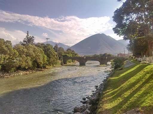 Finding buildings in Huánuco province (1)