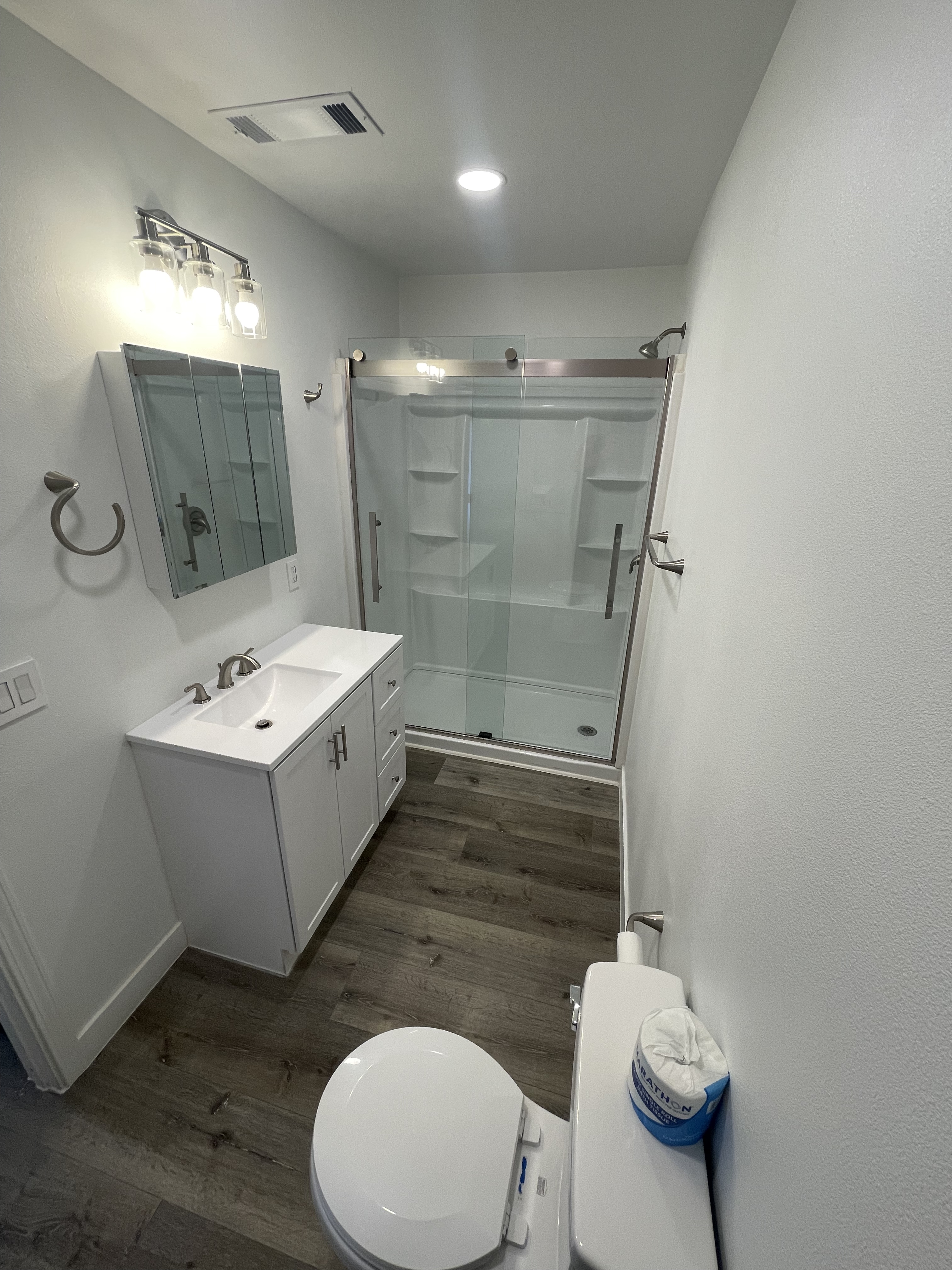 Huge studio loft, kitchenette, ensuite bath, private entrance - photo 2