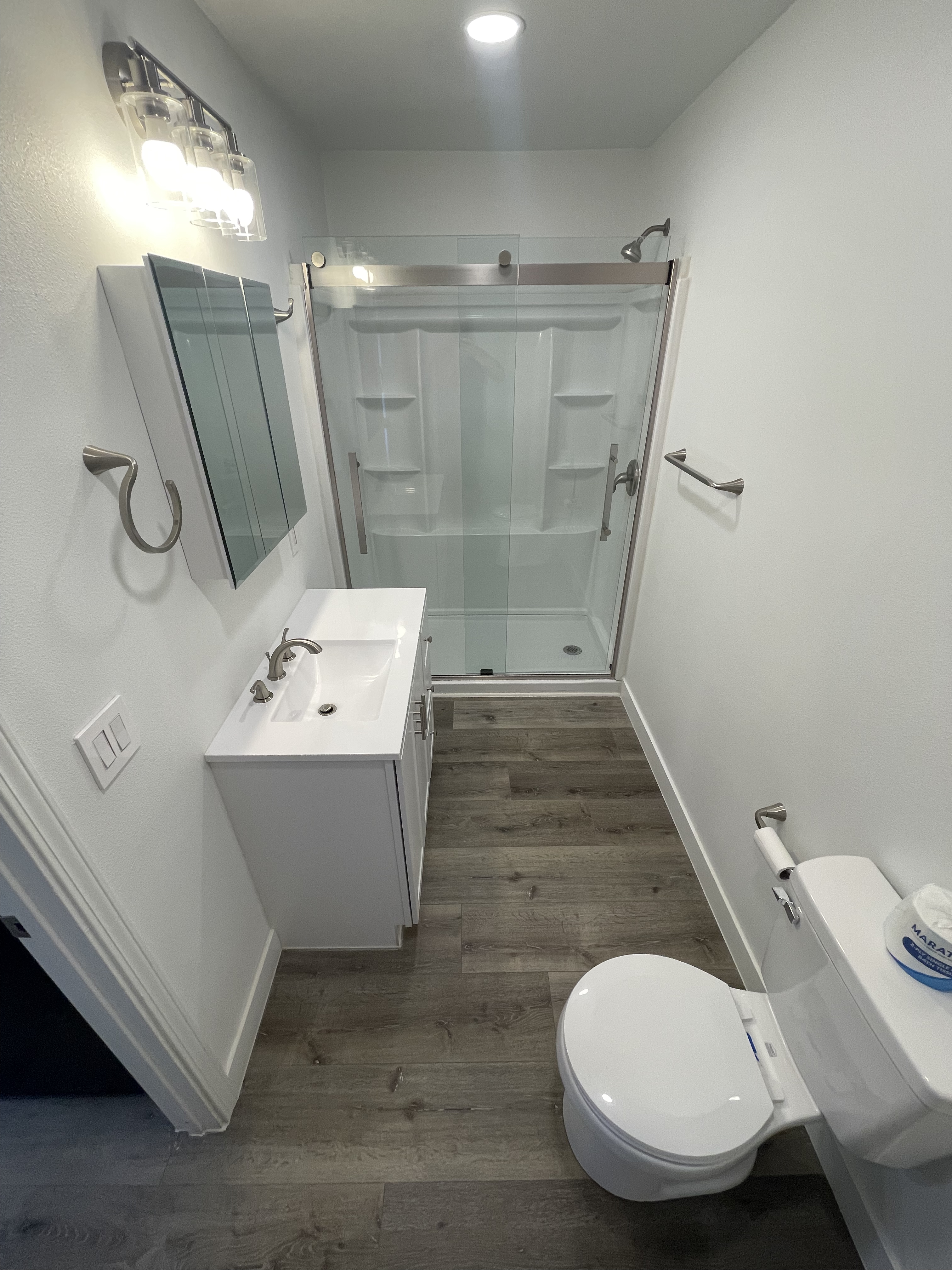 Huge studio loft, kitchenette, ensuite bath, private entrance - photo 3