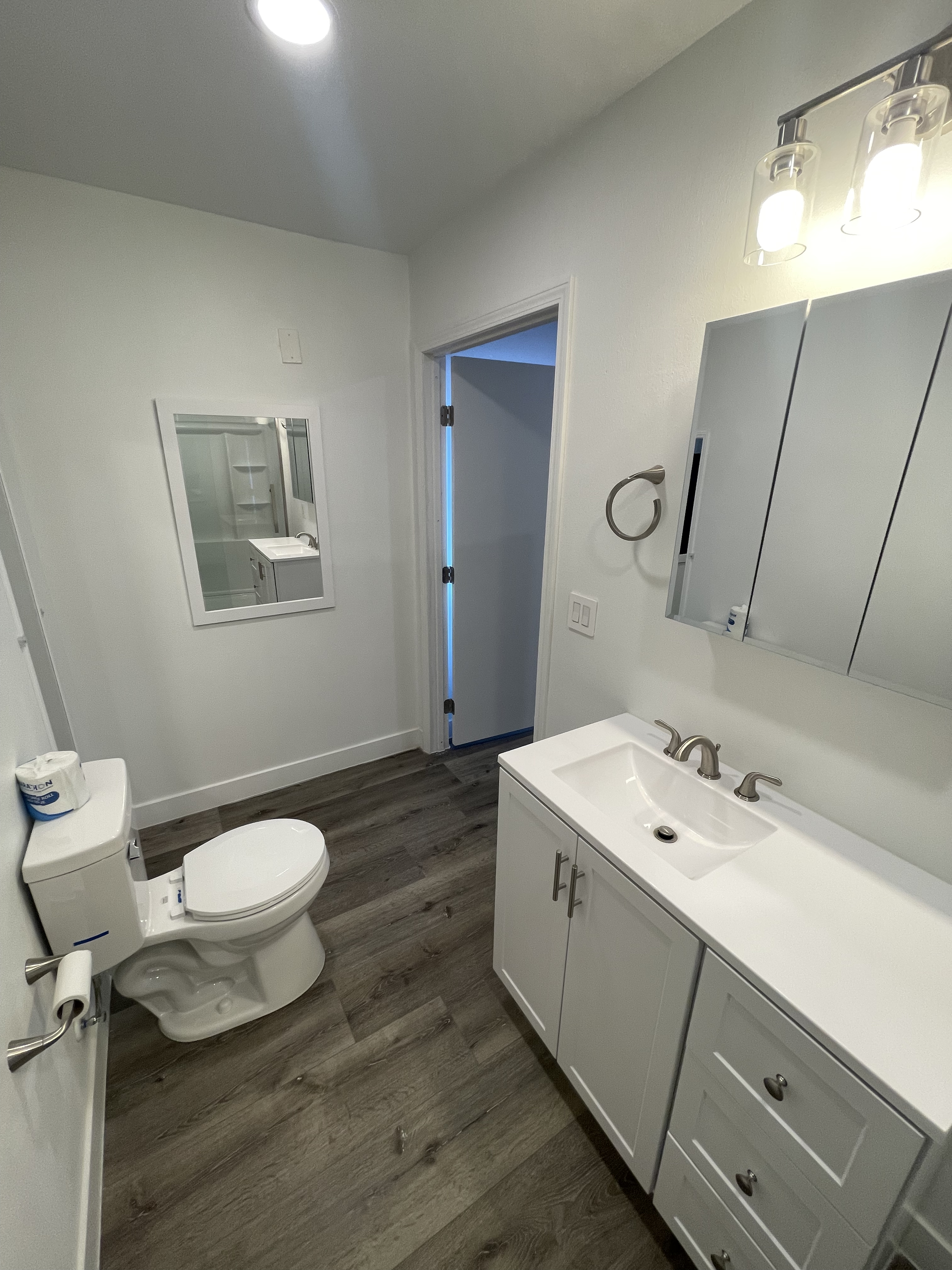 Huge studio loft, kitchenette, ensuite bath, private entrance - photo 4