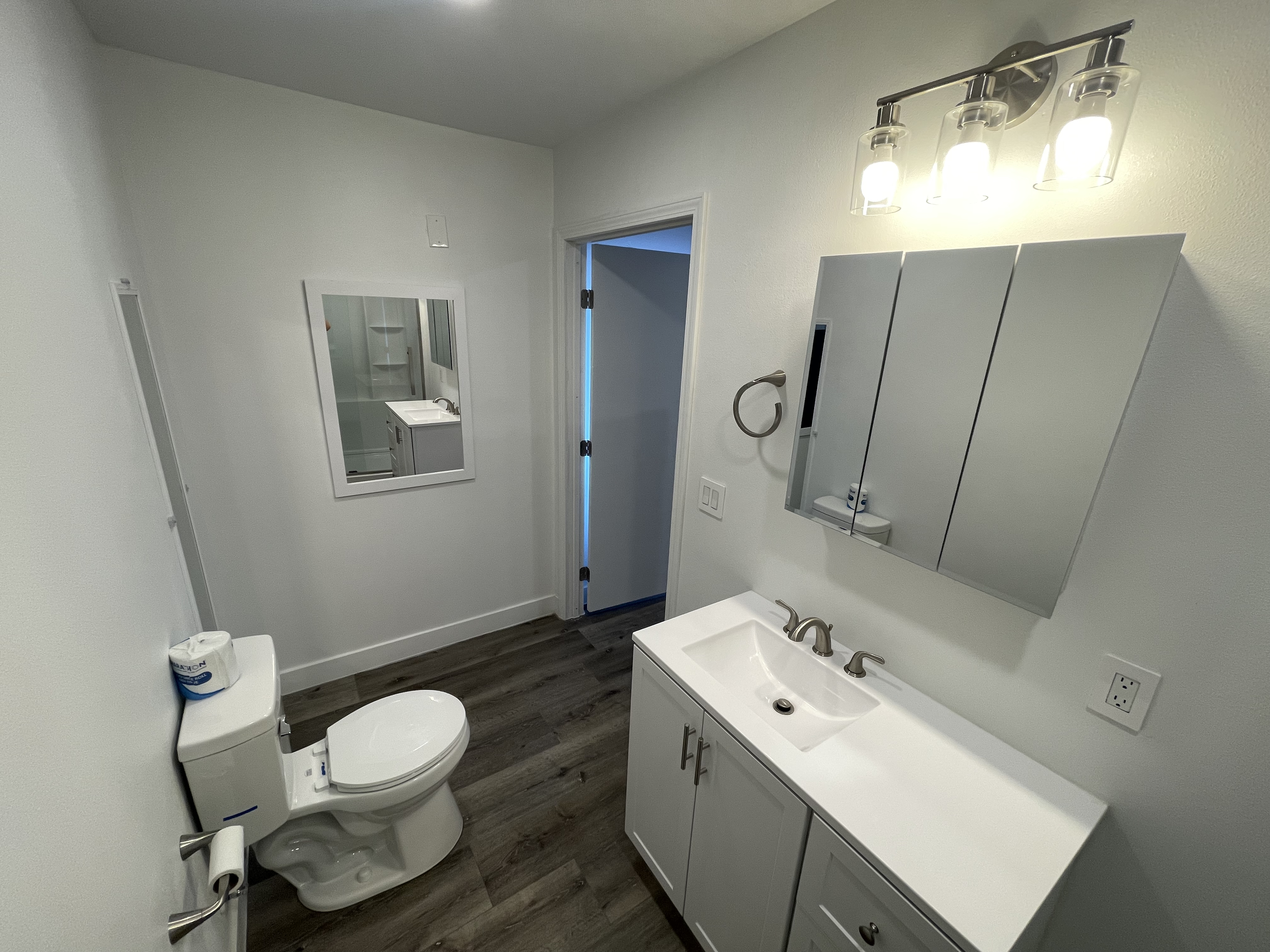 Huge studio loft, kitchenette, ensuite bath, private entrance - photo 5