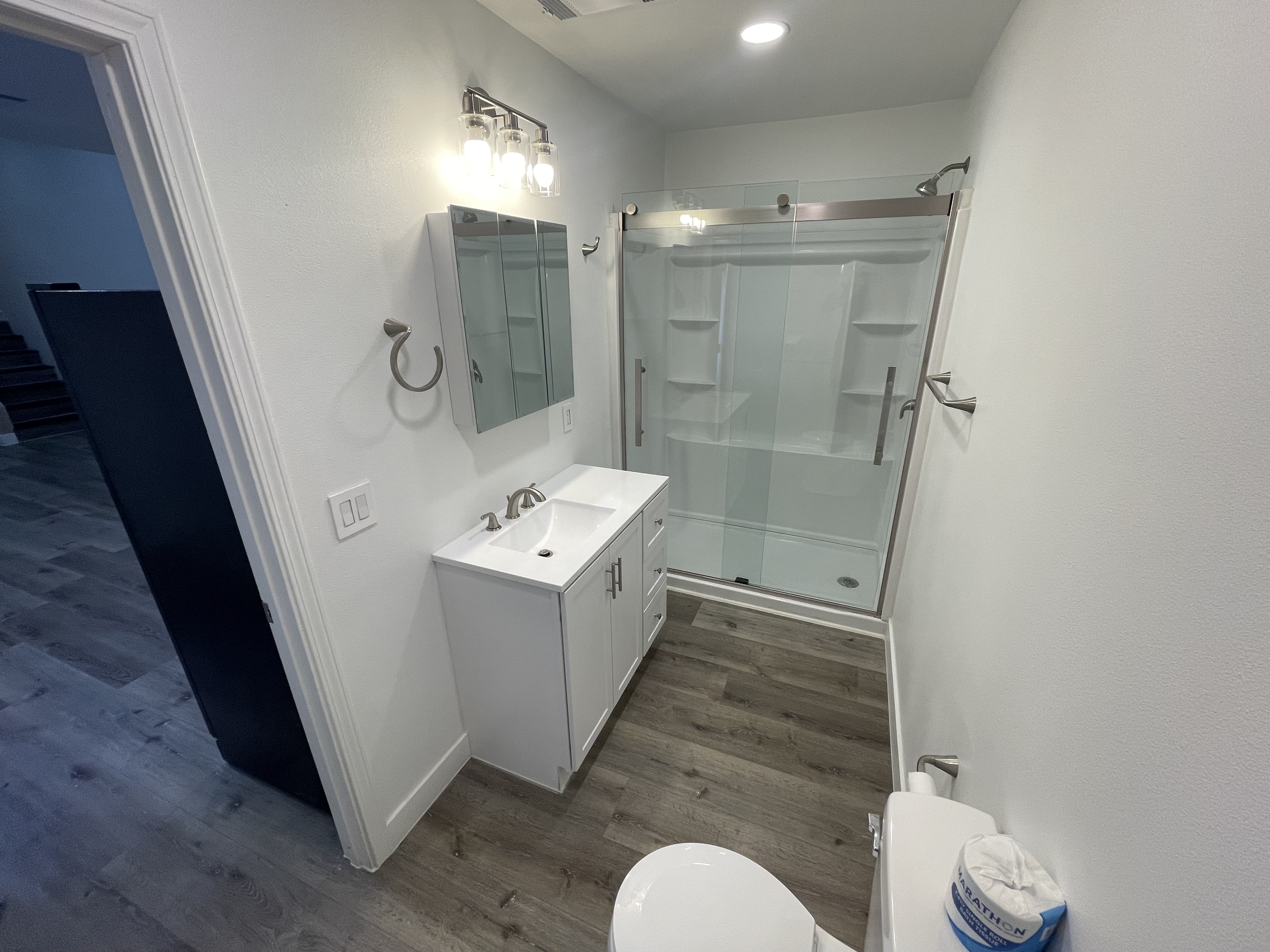 Huge studio loft, kitchenette, ensuite bath, private entrance - photo 6