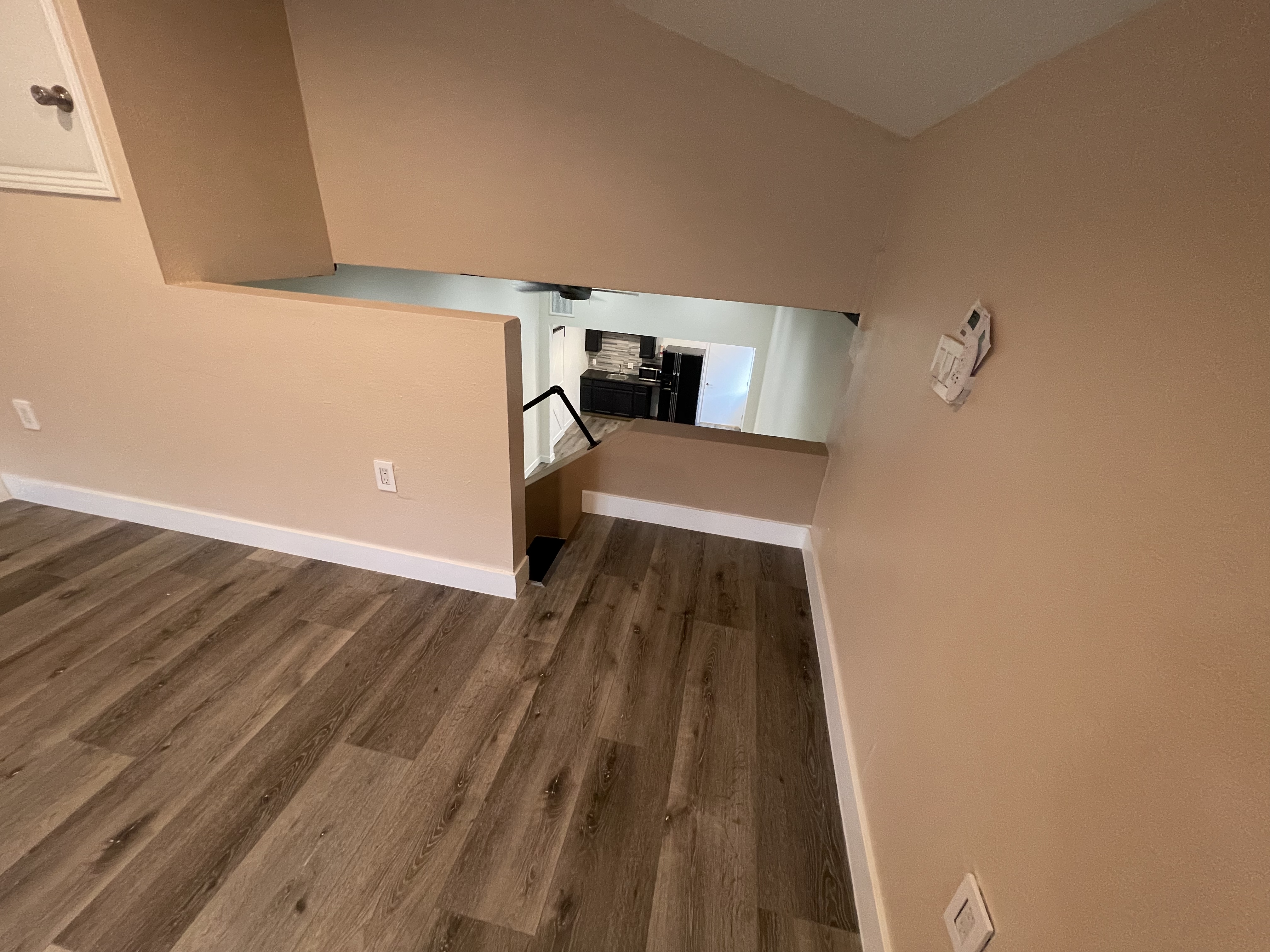 Huge studio loft, kitchenette, ensuite bath, private entrance - photo 26