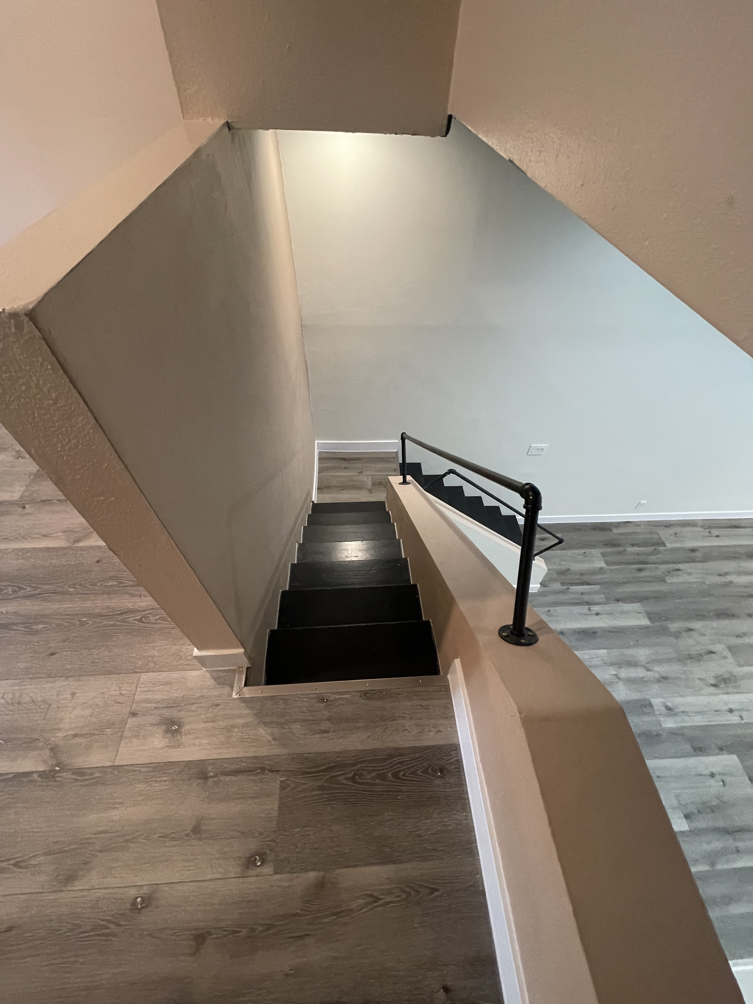 Huge studio loft, kitchenette, ensuite bath, private entrance - photo 27