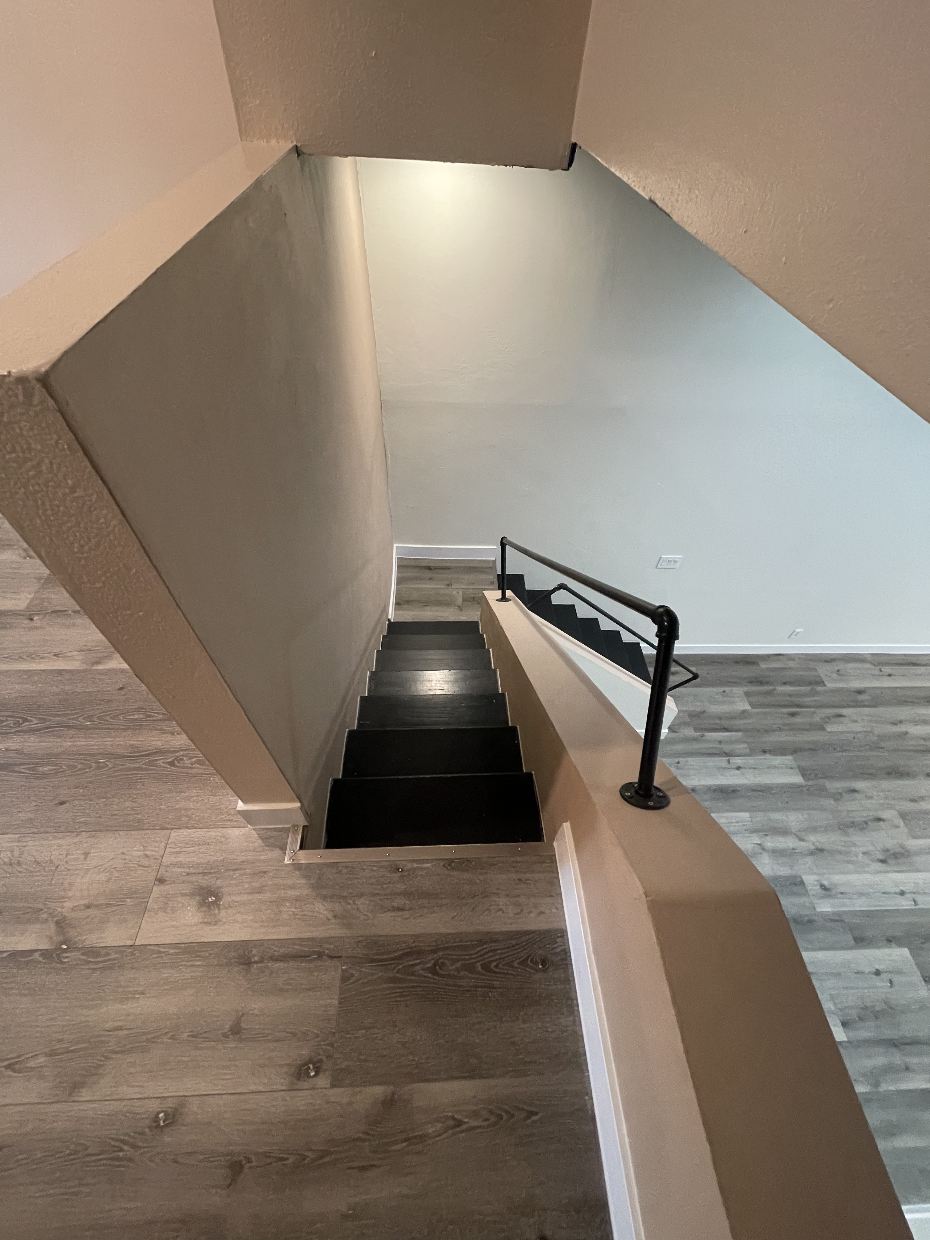 Huge studio loft, kitchenette, ensuite bath, private entrance - photo 28