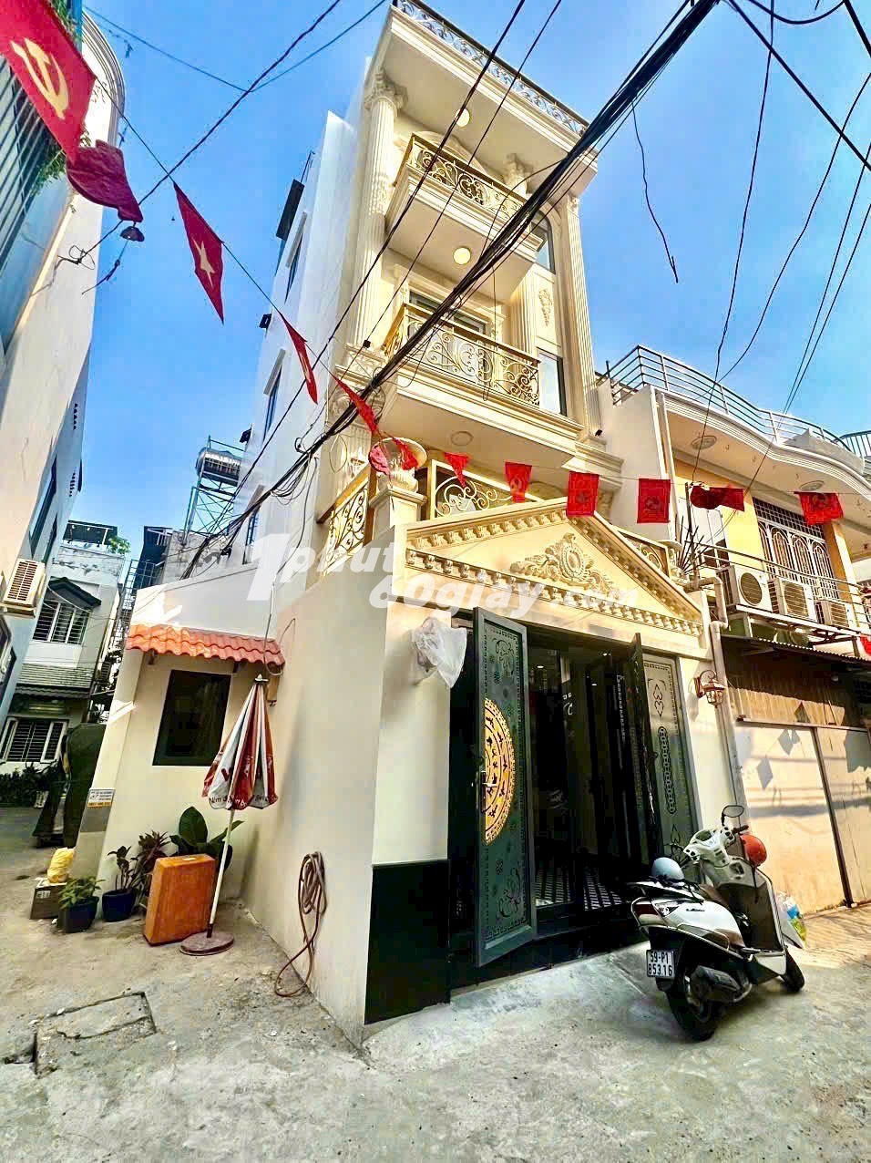 CĂN GÓC HẺM XE HƠI NGUYỄN KIỆM