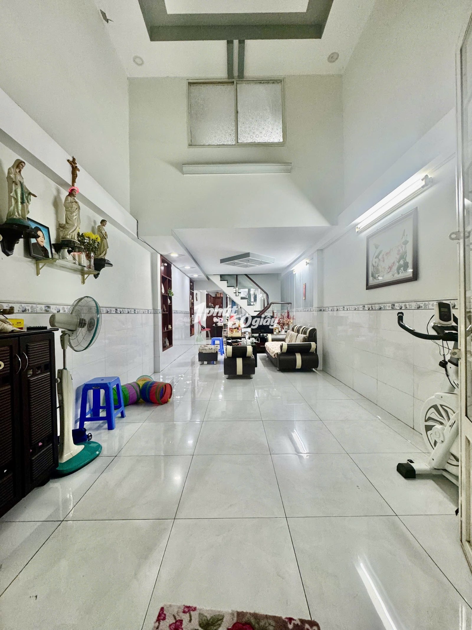 CẦN TIỀN BÁN GẤP CĂN NHÀ QUẬN 10