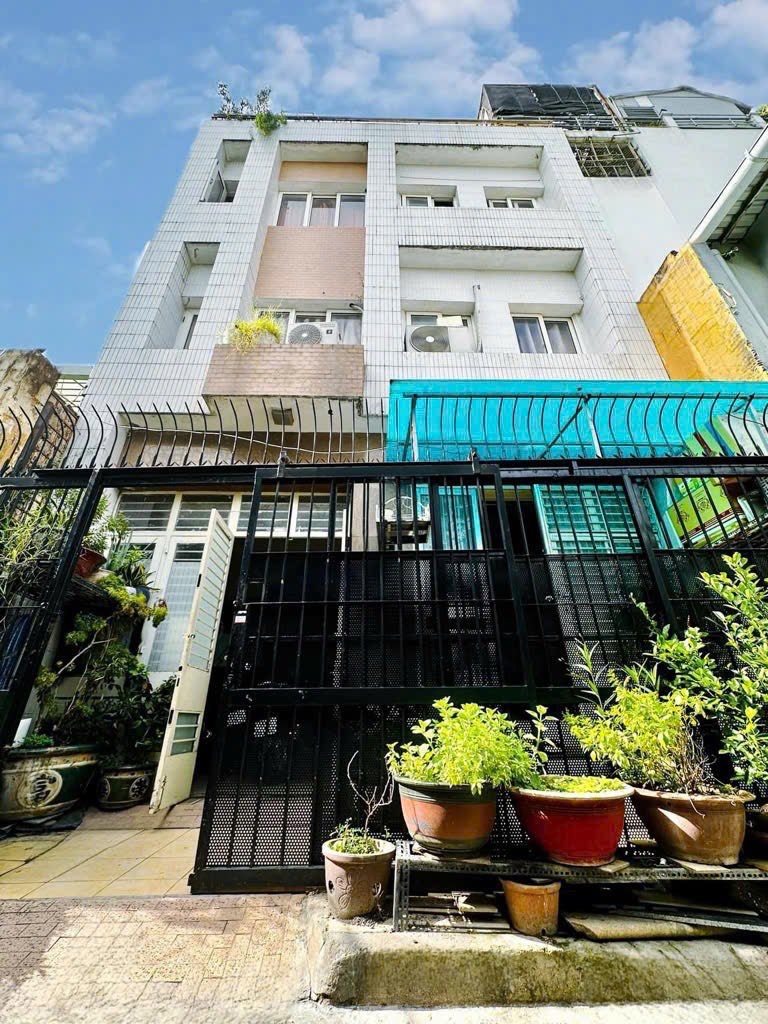 Bán Gấp Căn Nhà 4 Tầng Sát Mặt Tiền
