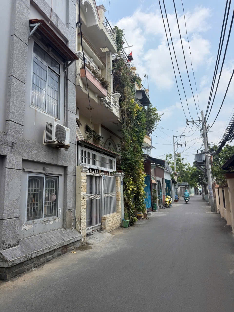 Bán Nhà Hẻm Xe Hơi Né Nhau
