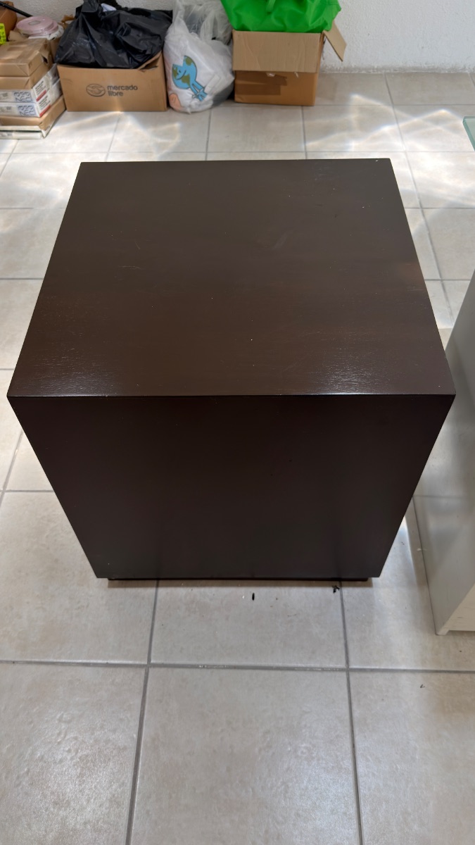 Mesa lateral cubo color chocolate