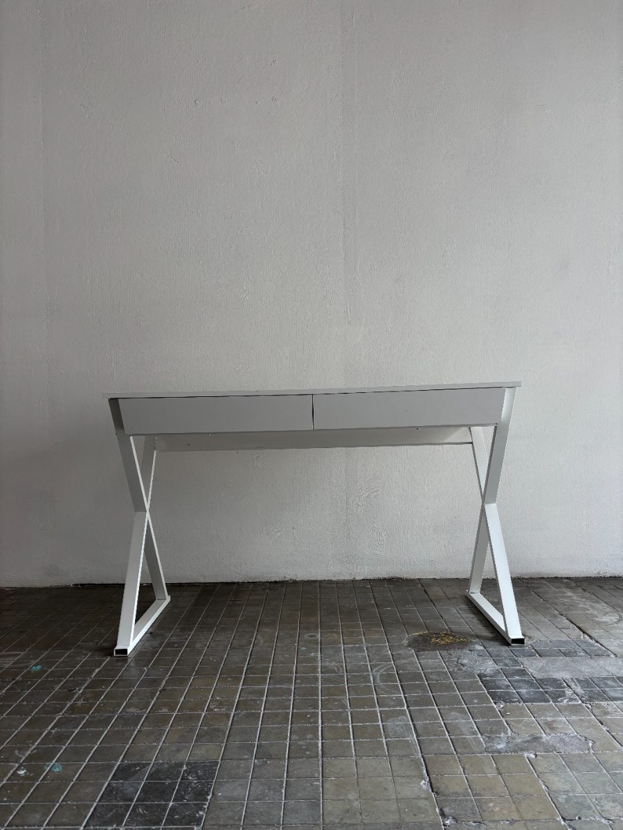 Escritorio moderno con 2 cajones